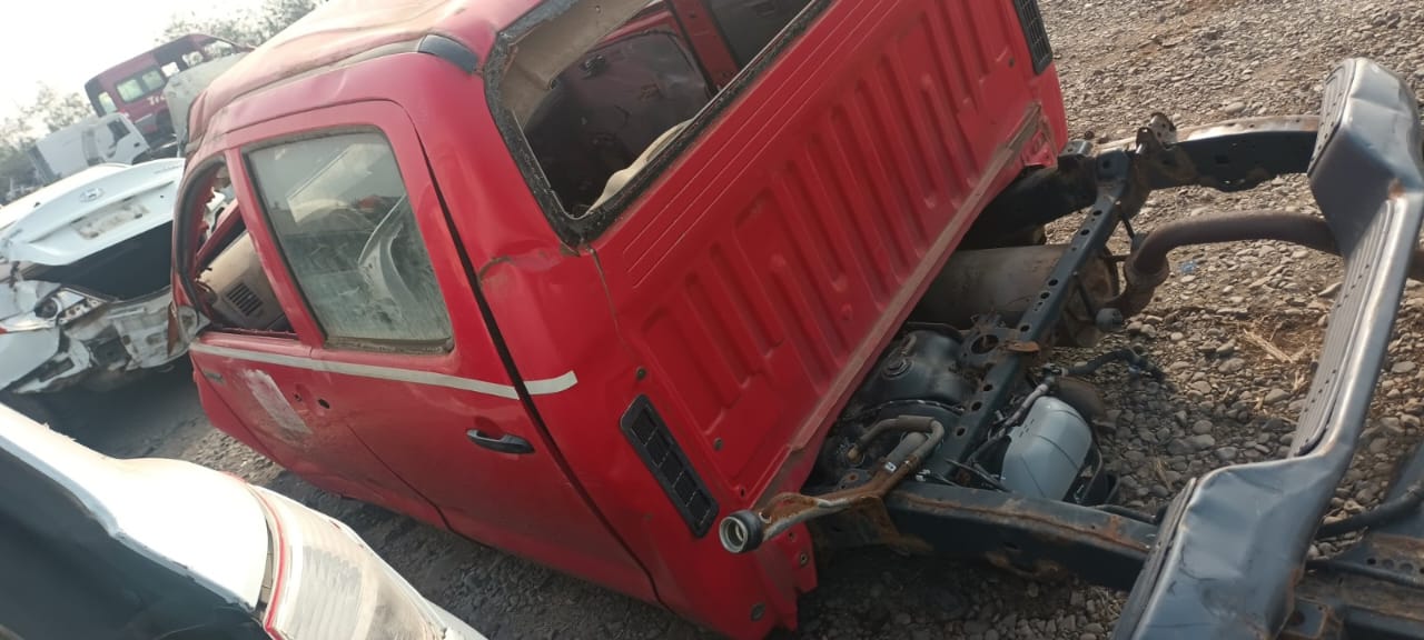  Toyota HILUX 2006    EN DESARME